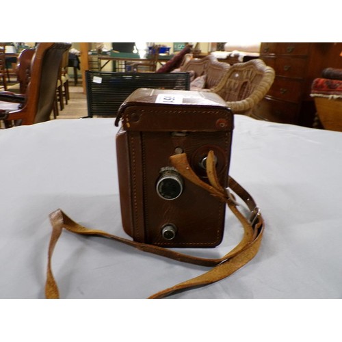 1551 - ROLLEIFLEX FRANKE AND HEIDECKE CAMERA IN BROWN LEATHER CARRY CASE