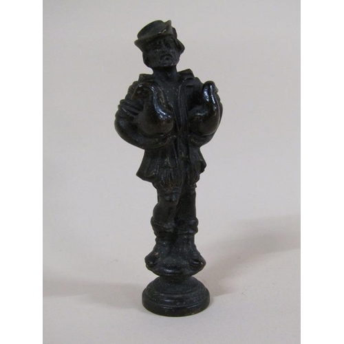 88 - A Victorian bronze figurative desk seal in the form of a Medieval gentleman carrying two ducks, 9cm ... 