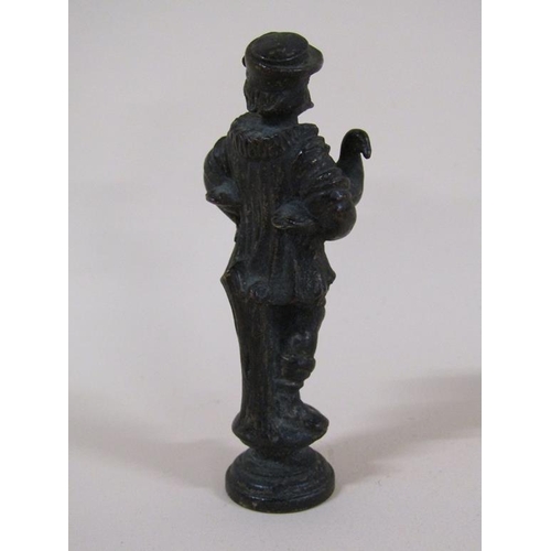 88 - A Victorian bronze figurative desk seal in the form of a Medieval gentleman carrying two ducks, 9cm ... 