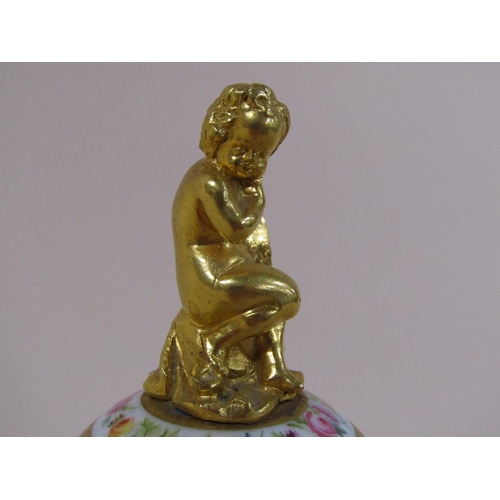 97 - A late 19c/early 20c ormolu ink stand with porcelain mounts, the hinge cover with a cherub finial, 1... 