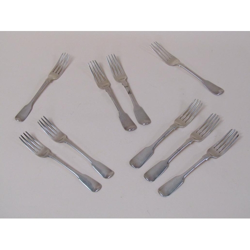 152 - A collection of nine early 19c silver table forks, c.1804/1830, 22.5ozt.