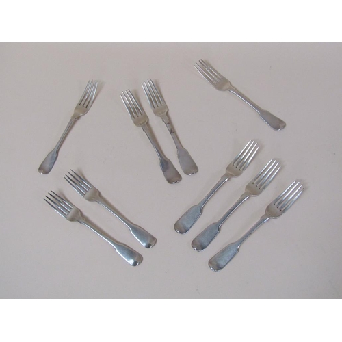 152 - A collection of nine early 19c silver table forks, c.1804/1830, 22.5ozt.