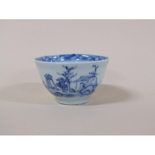 170 - A Chinese blue and white Export tea bowl and saucer, saucer 12cm diam, tea bowl 4.5cm h.