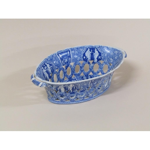 183 - An early 19c Spode blue and white nut basket, reticulated and with Grecian design, 28cm w.