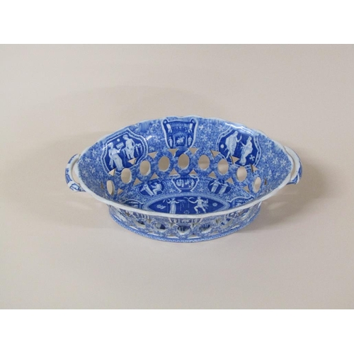 183 - An early 19c Spode blue and white nut basket, reticulated and with Grecian design, 28cm w.