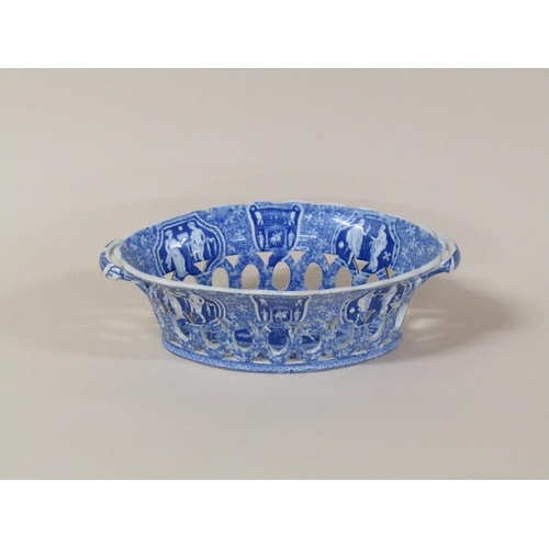 183 - An early 19c Spode blue and white nut basket, reticulated and with Grecian design, 28cm w.