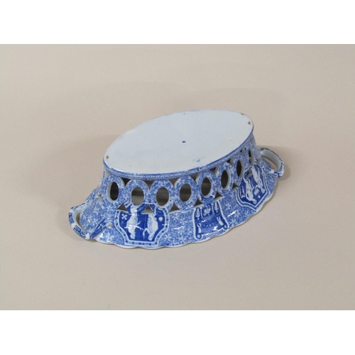 183 - An early 19c Spode blue and white nut basket, reticulated and with Grecian design, 28cm w.