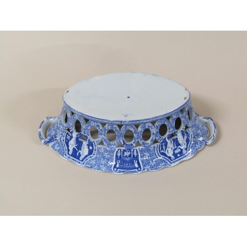 183 - An early 19c Spode blue and white nut basket, reticulated and with Grecian design, 28cm w.