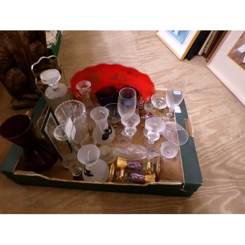 184 - BOX OF CLEAR AND COLOURED GLASSWARE