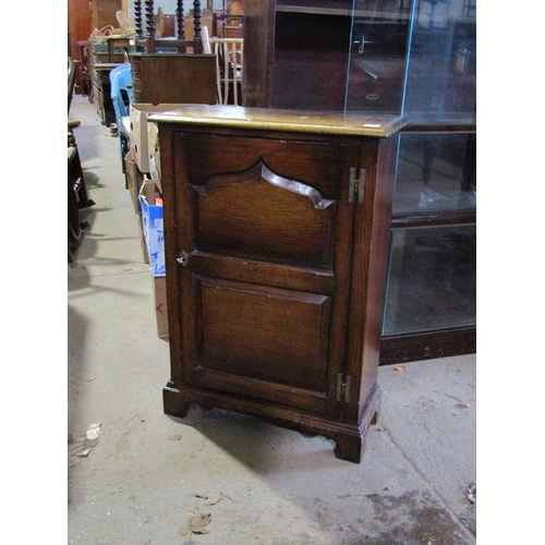 819 - 18c STYLE OAK CUPBOARD