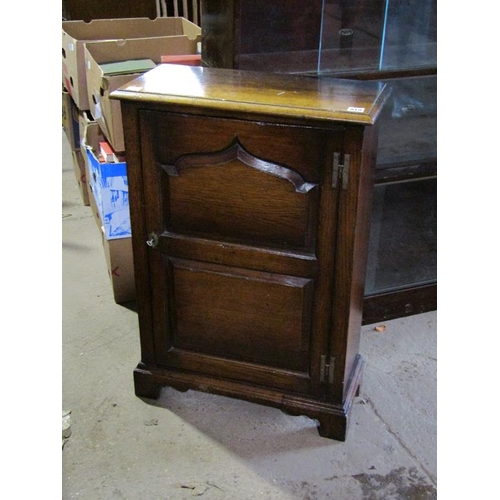 819 - 18c STYLE OAK CUPBOARD