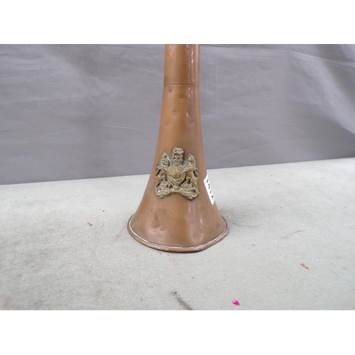 1412 - COPPER POST HORN WITH ROYAL CREST, 119CM L