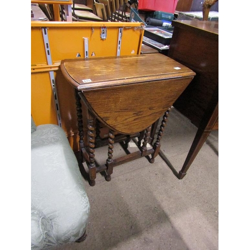 615 - 1930s OAK GATELEG TABLE