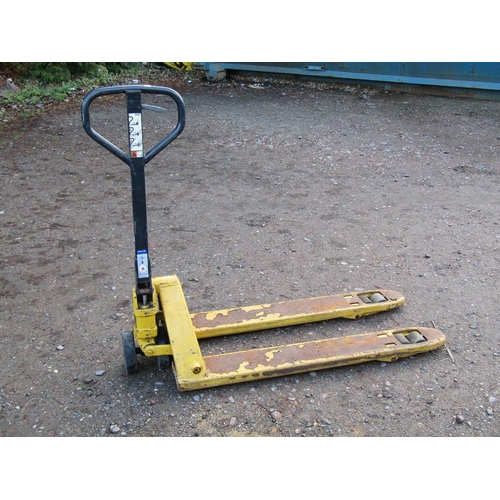 1011 - PALLET TRUCK