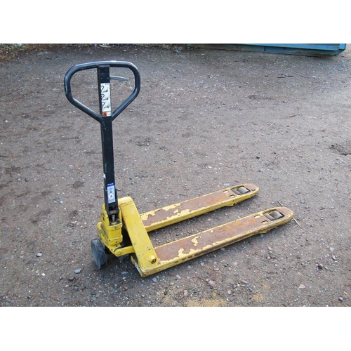 1011 - PALLET TRUCK