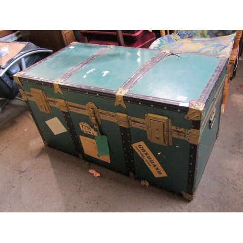 560 - TRAVELLING TRUNK