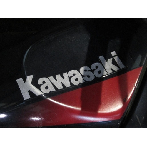 699 - KAWASAKI ZZR MOTORCYCLE, REGISTRATION T766 FUD.