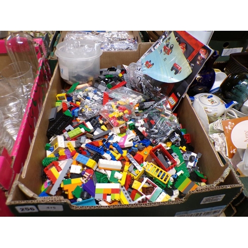 256 - BOX OF MIXED LEGO