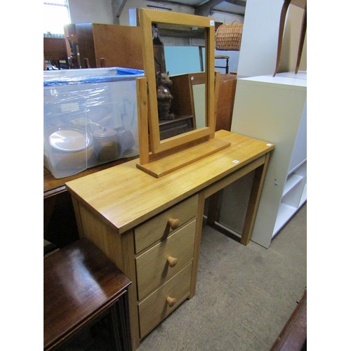 915 - OAK DRESSING TABLE