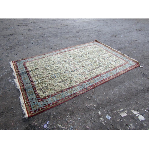 951 - GOOD QUALITY ANTIQUE ORIENTAL RUG