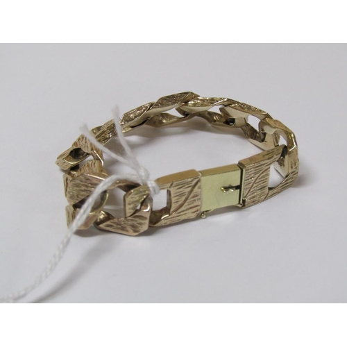 1514 - 9CT GOLD HEAVY LINK BARK BRACELET, 41.5g