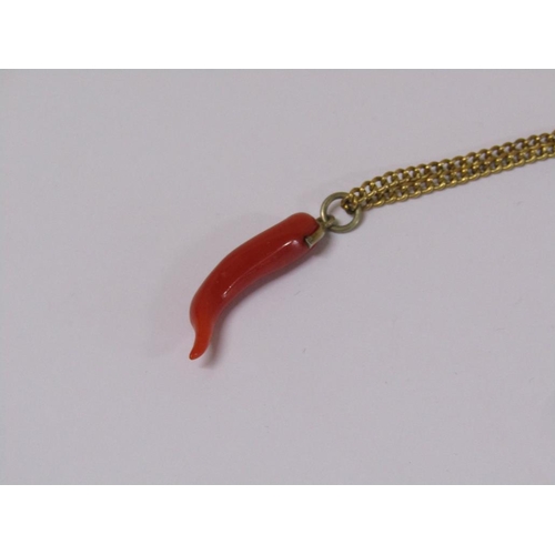 1570 - GOLD CHAIN WITH ATTACHED CORAL PENDANT, 9.5g