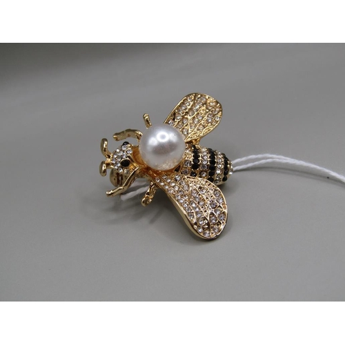 1648 - CRYSTAL PEARL BUMBLE BEE BROOCH