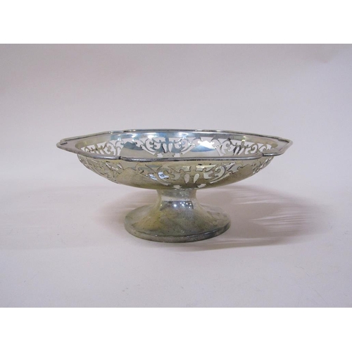 1735 - WALKER AND HALL SILVER DISH ON STAND, BIRMINGHAM 1919 18ozt