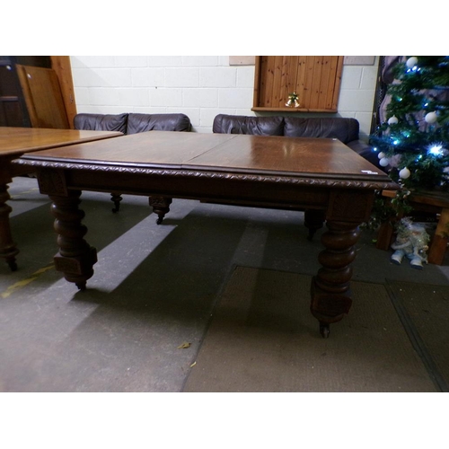 1909 - CARVED OAK EXTENDING DINING TABLE WITH FOUR EXTRA LEAVES 320 x 150 x 75 cms