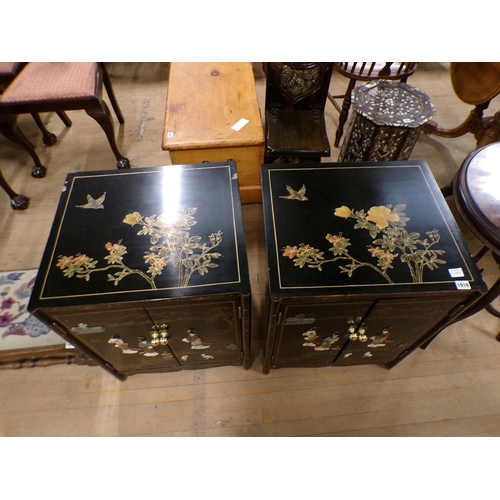 1916 - PAIR OF ORIENTAL DECORATED TWO DOOR BEDSIDE CABINETS 51 x 66 cms