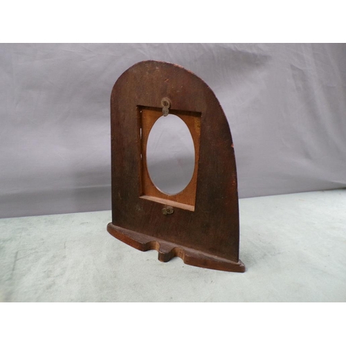 1471 - CARVED WOOD ROYAL AIRFORCE COMMEMORATIVE PHOTO FRAME, 29CM H