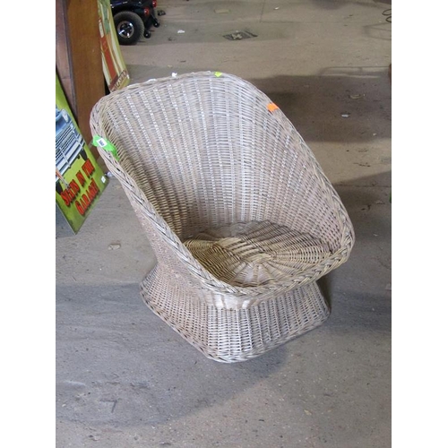 560 - WICKER CHAIR