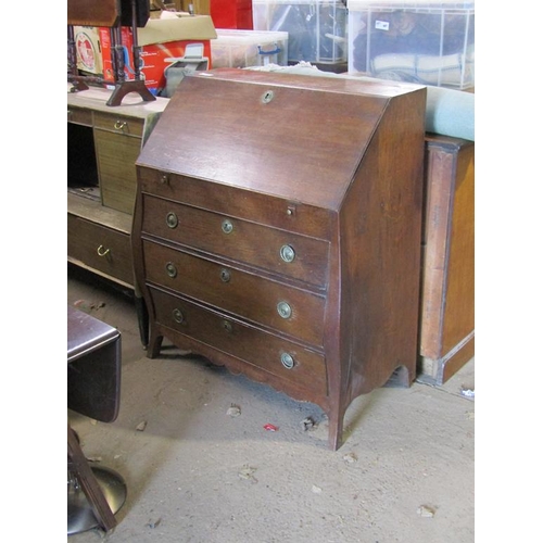 564 - FRENCH OAK BOMBE BUREAU