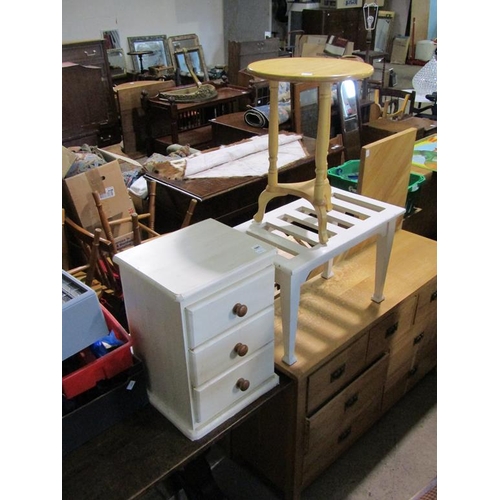 581 - BEDSIDE CHEST; OCCASIONAL TABLE; LUGGAGE STAND