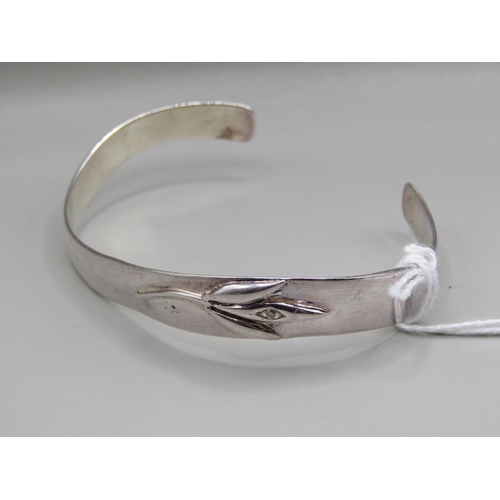 1619 - SILVER BANGLE WITH DIAMOND