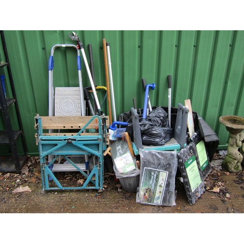 930 - QTY OF GARDEN HAND TOOLS AND EQUIPMENT, WORK MATE ETC