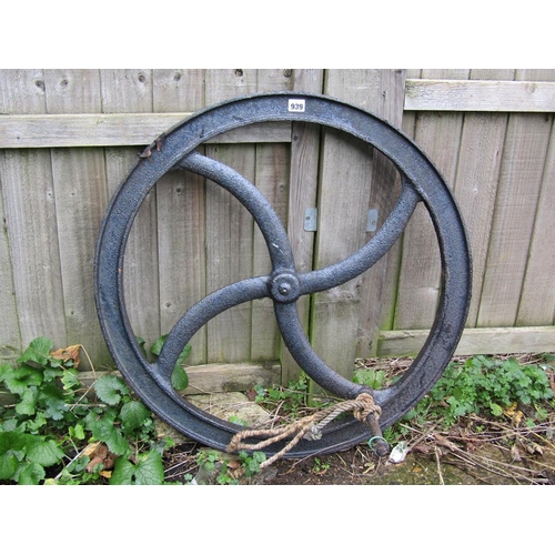 939 - CAST IRON PULLEY WHEEL