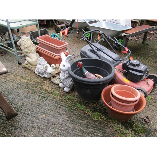 958 - QTY OF GARDEN POTS AND GARDEN ORNAMENTS