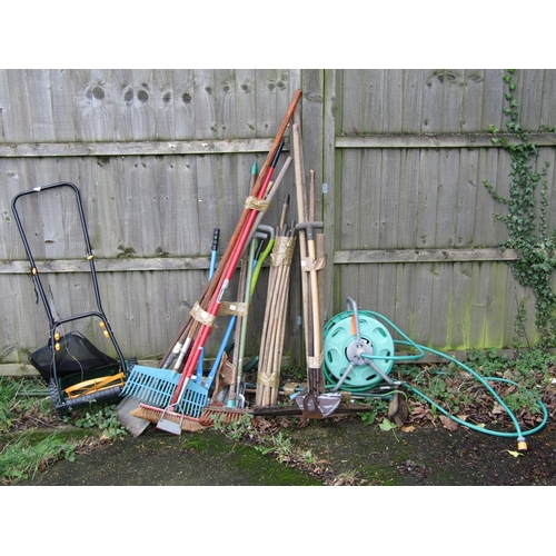 965 - QTY OF GARDEN TOOLS AND EQUIPMENT