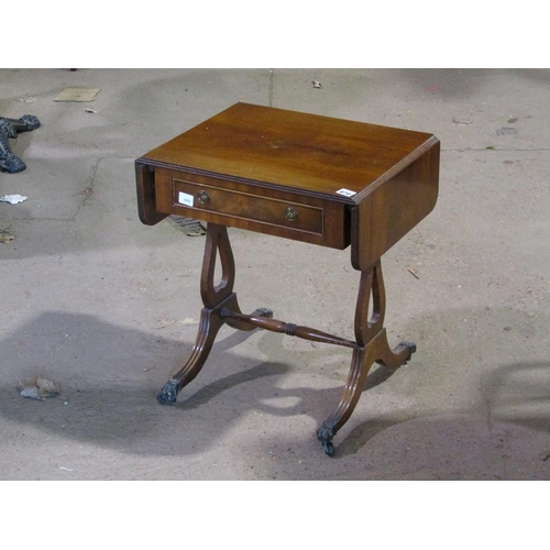 670 - REPRO MAHOGANY DROPLEAF OCCASIONAL TABLE