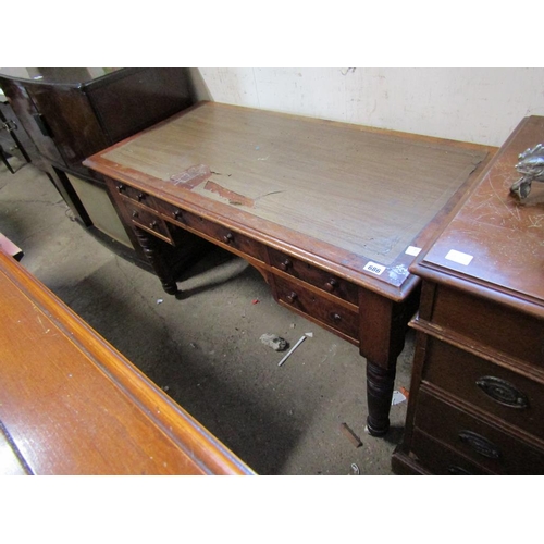 686 - VICTORIAN MAHOGANY SIDE TABLE