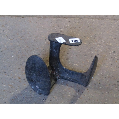 709 - CAST IRON SHOE LAST