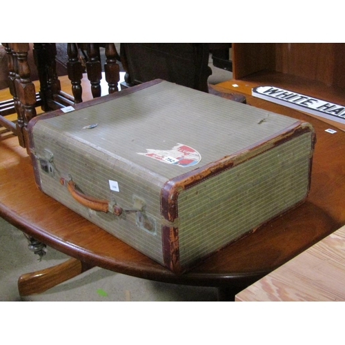 752 - VINTAGE SUITCASE