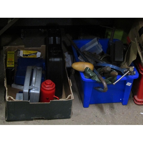 915 - LARGE COLLECTION OF TOOLS TO INCL WATER PUMPS, ETC