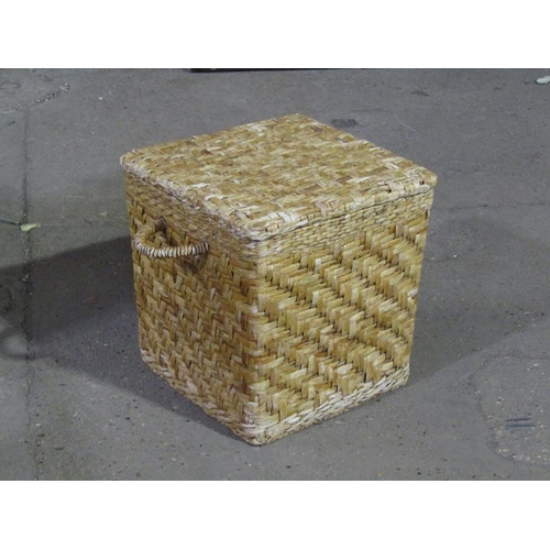 924A - WICKER BASKET