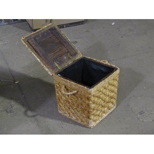 924A - WICKER BASKET