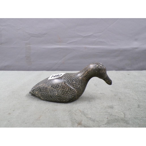 1492 - NORTH AMERICAN INUIT CARVING OF A BIRD, SIGNED, 17CM L