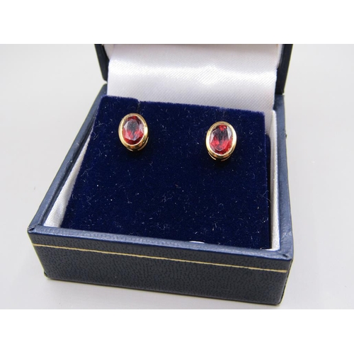 1555 - PAIR OF 18CT GOLD GARNET EARRINGS