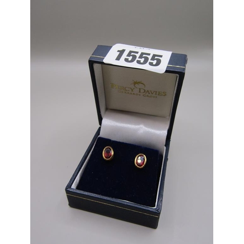 1555 - PAIR OF 18CT GOLD GARNET EARRINGS