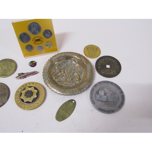 1635 - BOX OF MIXED COINS AND COMMEMORATIVE MEDALLIONS